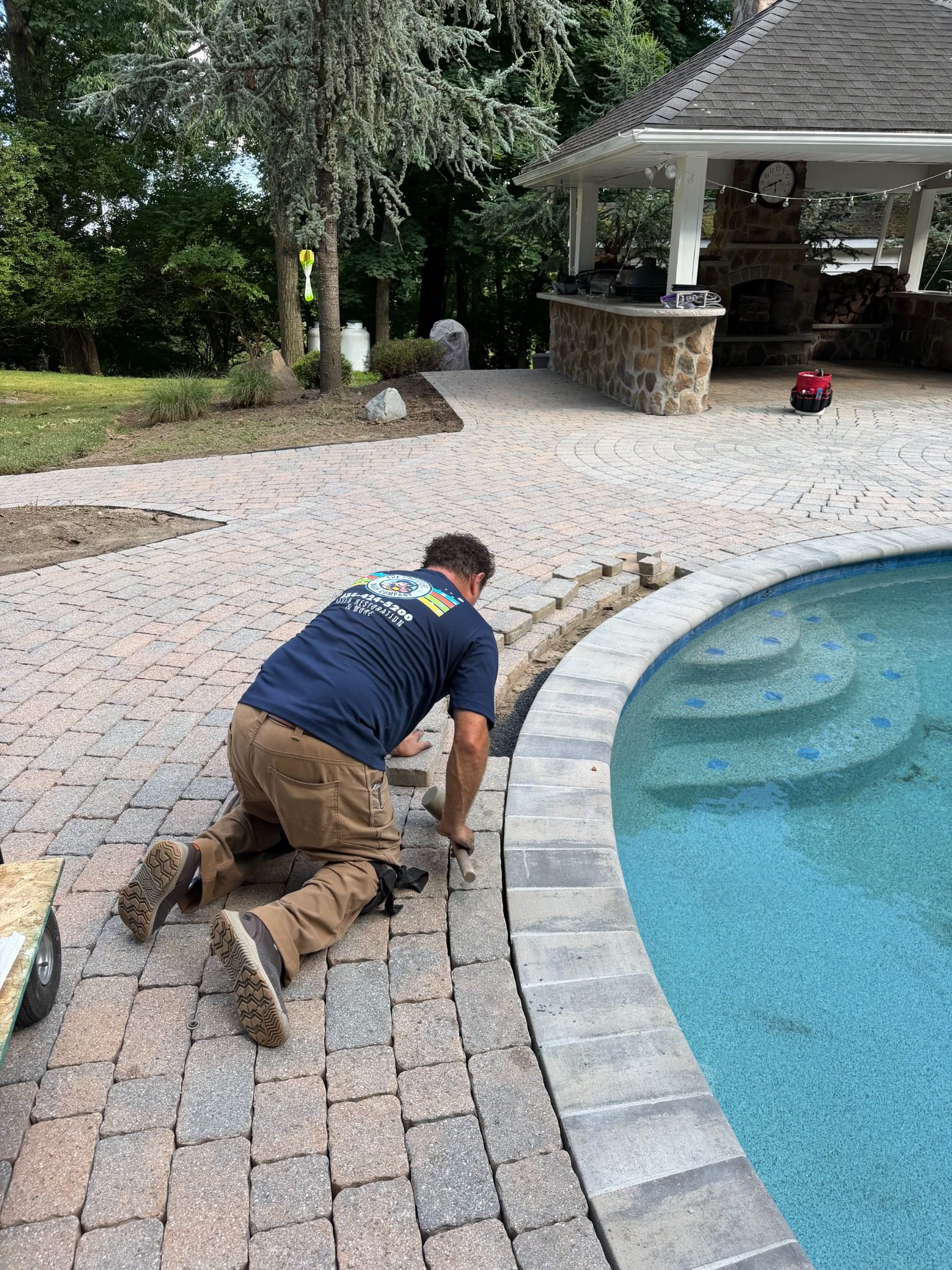 Read more about the article The Hard Truth About Cleaning Pavers Around Pools